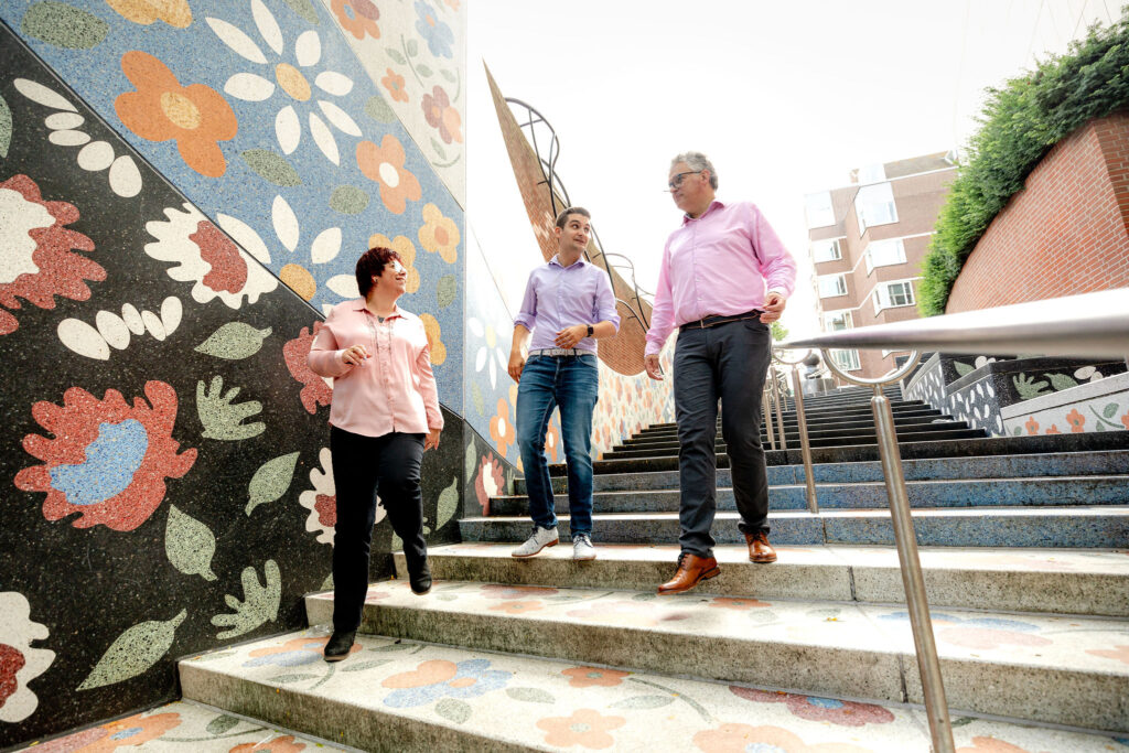 MenL Cijferheldne - Lucia, Dennis en Marcel op de Spaanse trappen in Vlaardingen
